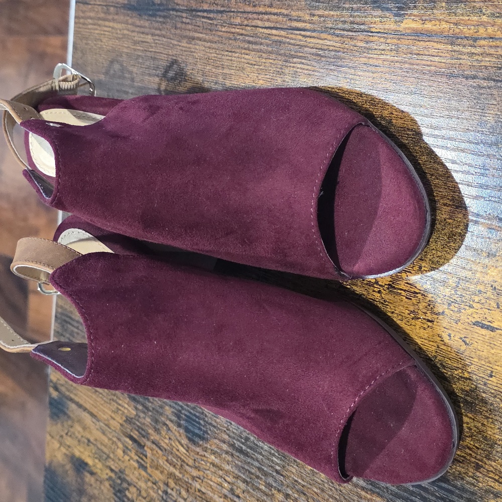 Croft & Barrow Burgandy Velvet Peep Toe Ankle Boot Heels Size 7